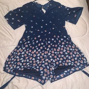 XL Blue floral romper